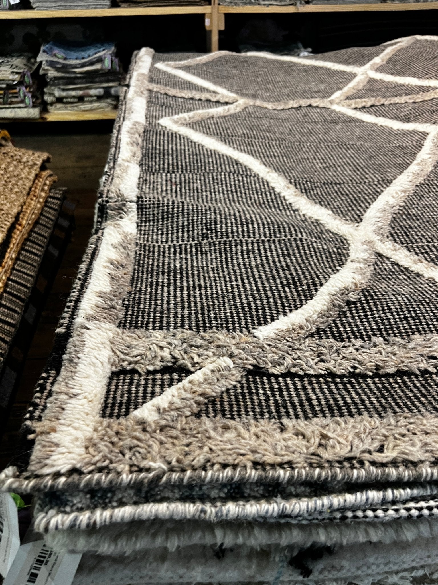 Carlos 5x7.6 Handwoven White and Dark Grey Moroccan Style Durrie Rug | Banana Manor Rug Factory Outlet