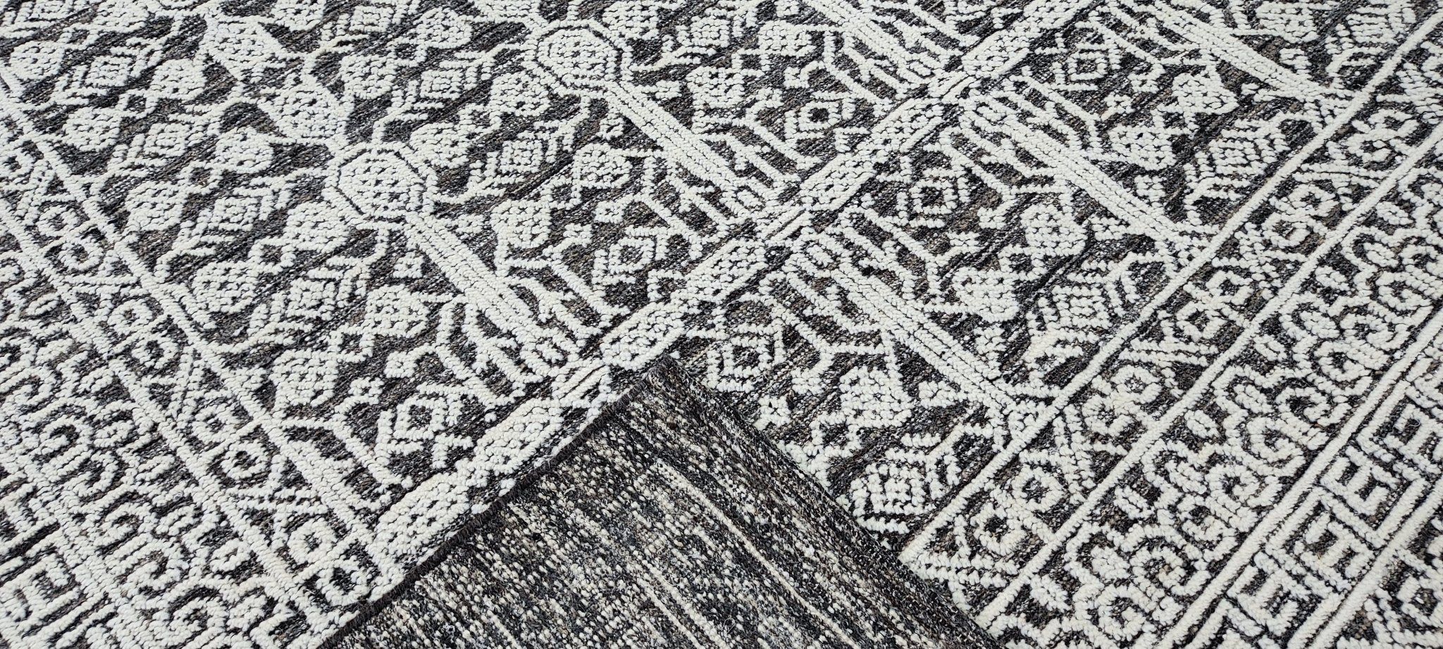 Carmine 8x10 Hand-Knotted Grey & Silver High Low | Banana Manor Rug Factory Outlet