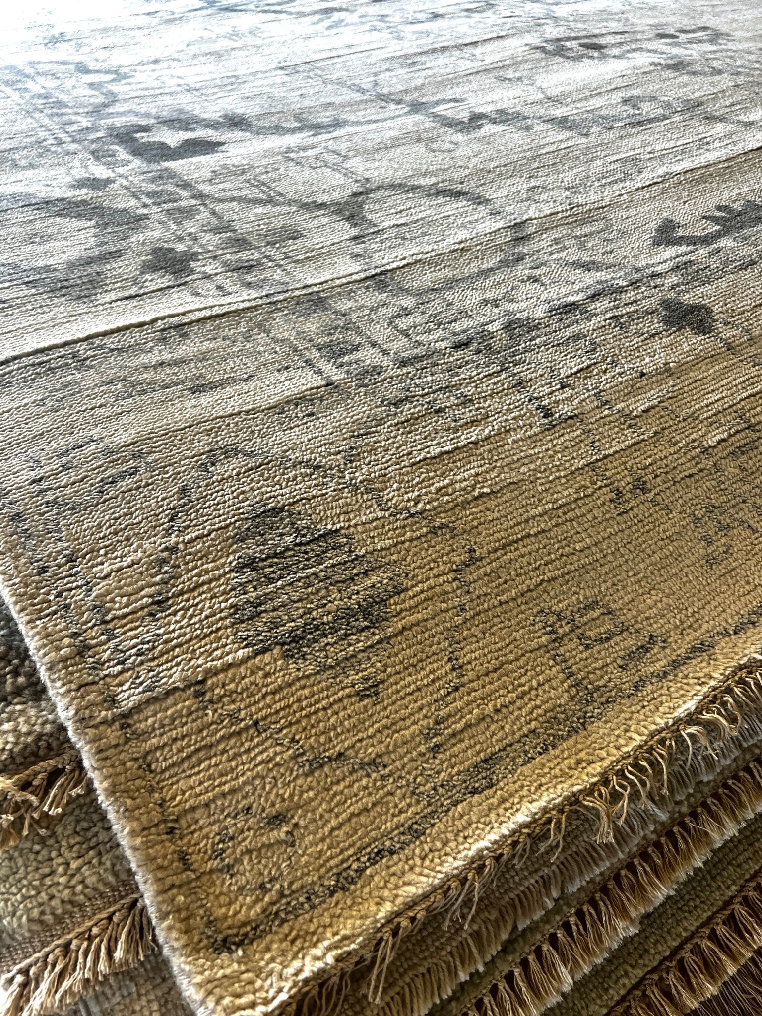 Catherine Guinness 8.9x11.9 Ivory and Grey Hand-Knotted Oushak Rug | Banana Manor Rug Company