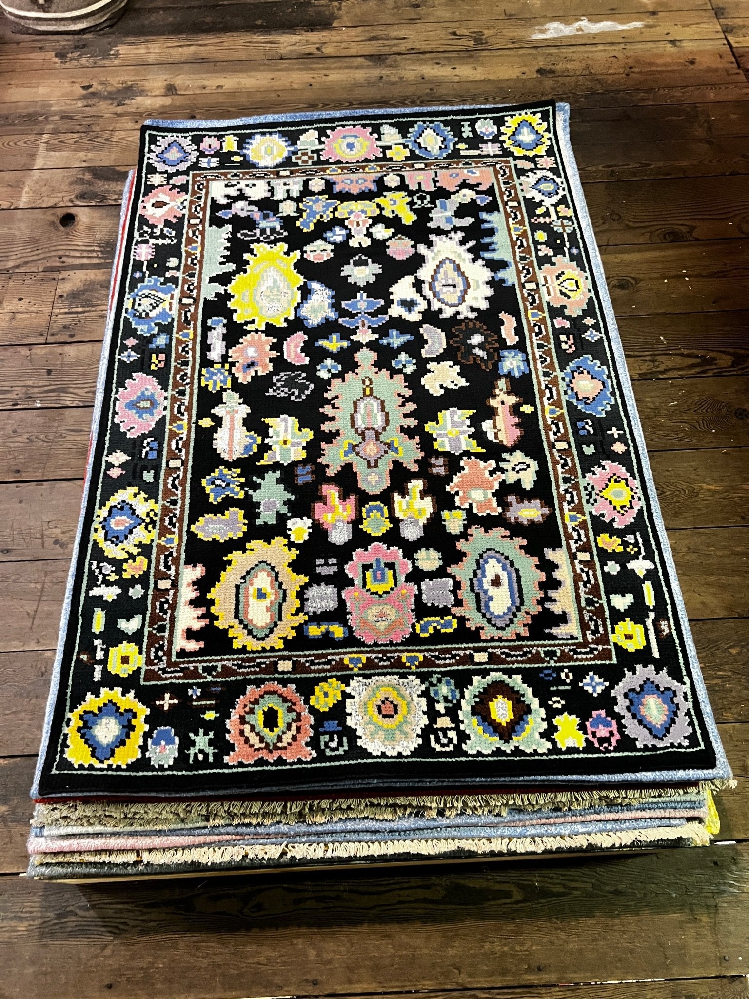 Celestina 3.9x5.9 Black Oushak | Banana Manor Rug Factory Outlet