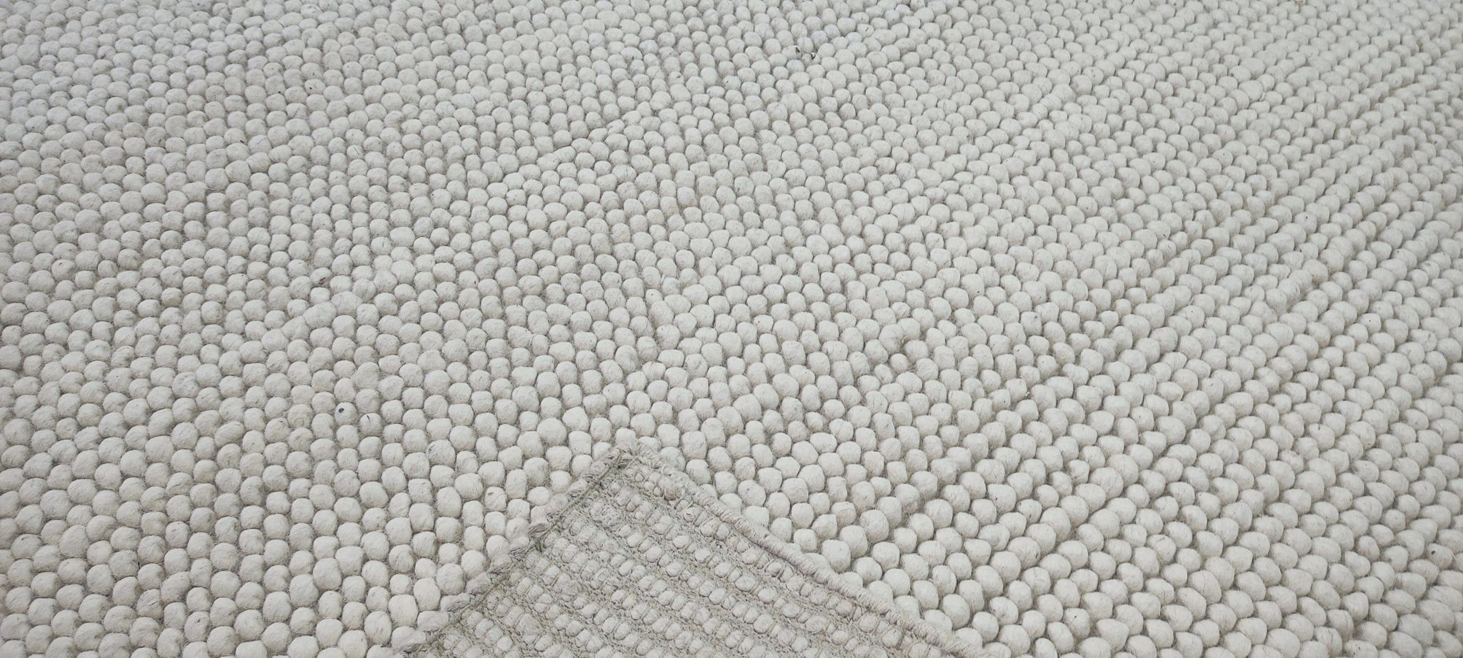 Charles Dibdin Handwoven Wool Durrie Ivory Loop ball 7.6x10 | Banana Manor Rug Company