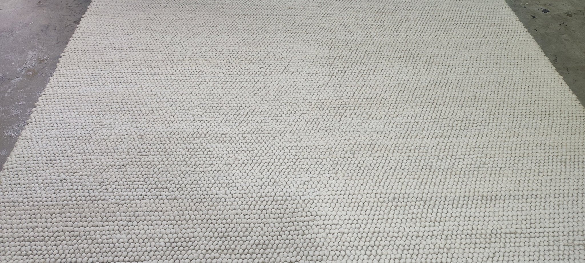 Charles Dibdin Handwoven Wool Durrie Ivory Loop ball 7.6x10 | Banana Manor Rug Company