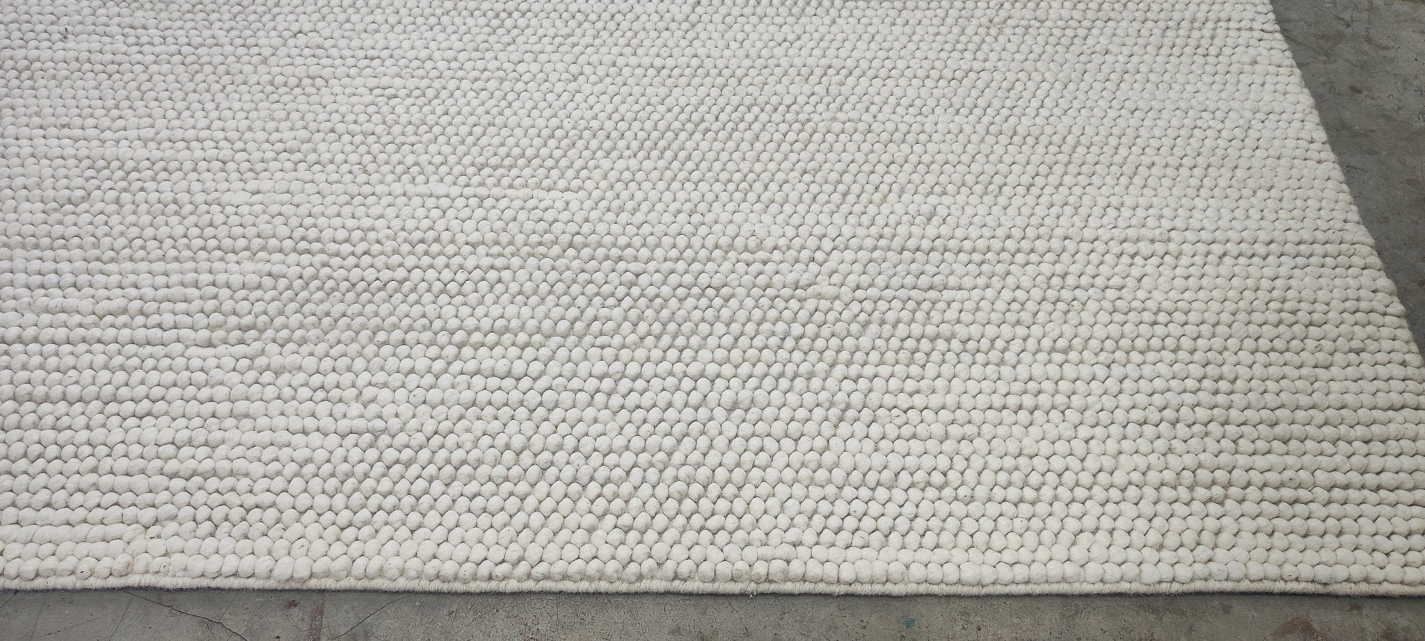 Charles Dibdin Handwoven Wool Durrie Ivory Loop ball 7.6x10 | Banana Manor Rug Company