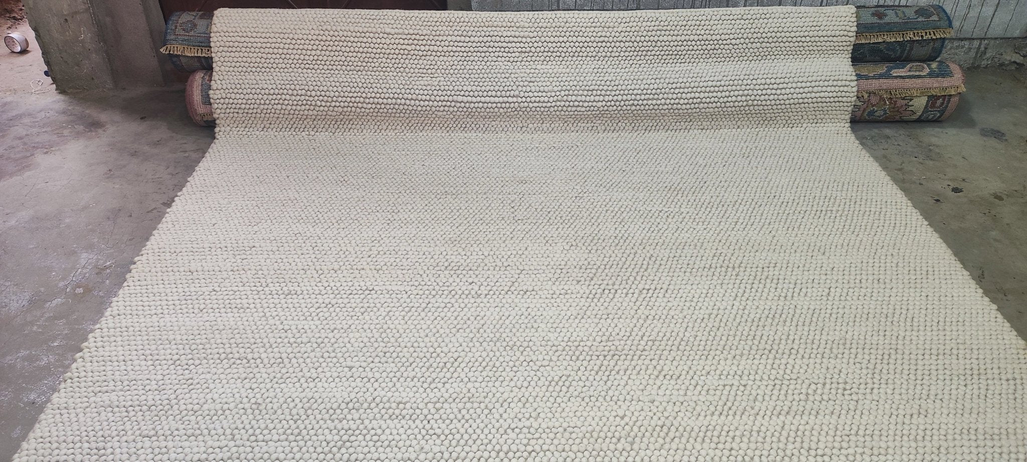 Charles Dibdin Handwoven Wool Durrie Ivory Loop ball 7.6x10 | Banana Manor Rug Company