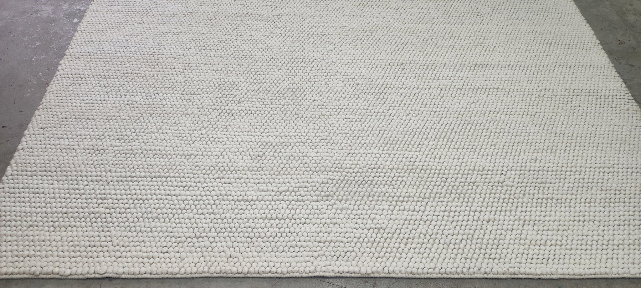 Charles Dibdin Handwoven Wool Durrie Ivory Loop ball 7.6x10 | Banana Manor Rug Company