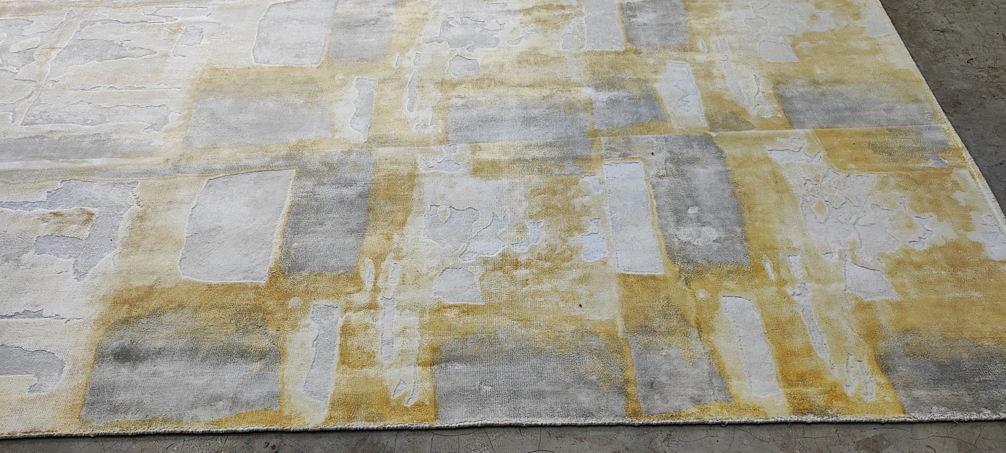 Charlotte Gainsbourg 9x12 Light Yellow Handwoven Viscose Rug 9x12 | Banana Manor Rug Company