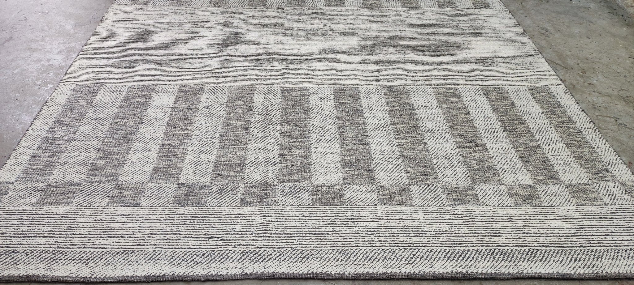 Clancy 8.3x10 Hand-Knotted Silver & Grey Cut Pile | Banana Manor Rug Factory Outlet