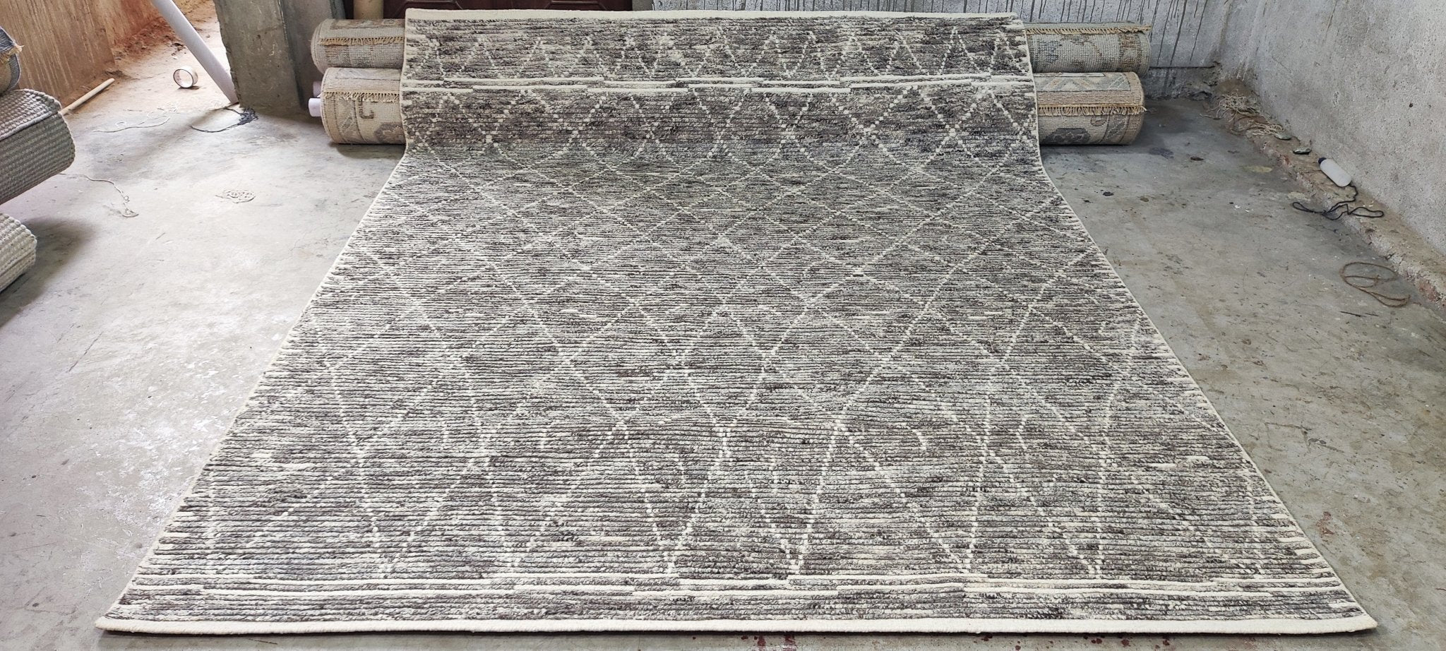 Cliff Curtis Hand-Knotted Natural and Grey Modern 7.6X9.6 | Banana Manor Rug Company