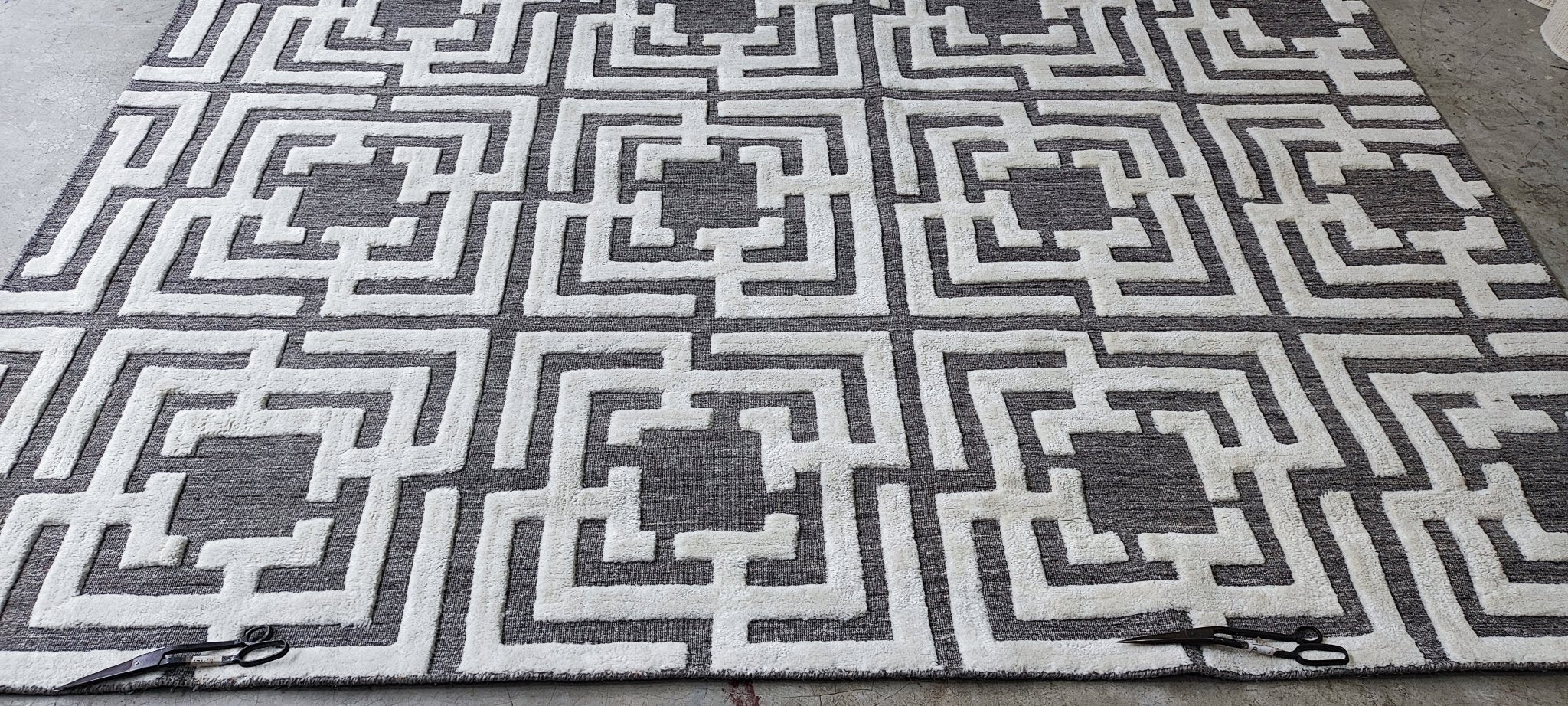 Cole 8x10 Hand-Knotted Grey & White Modern | Banana Manor Rug Factory Outlet