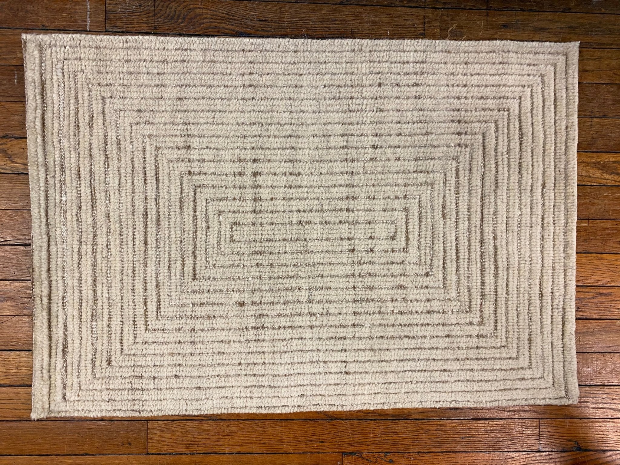'Concentric 1' Hand-Knotted High Low Rug - White & Cream | Banana Manor Rug Factory Outlet