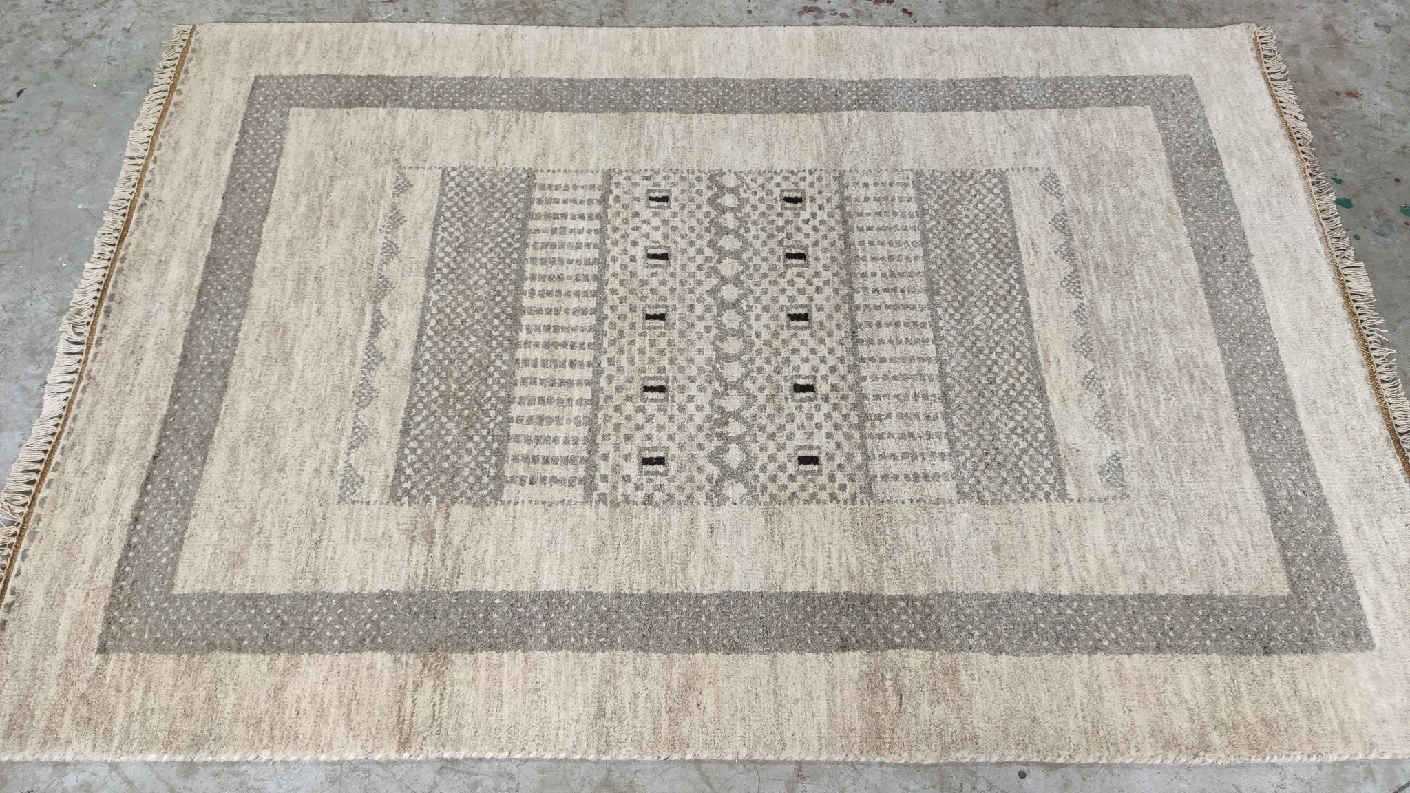 Daffodil 4x6 Beige Hand-Knotted Rug | Banana Manor Rug Company