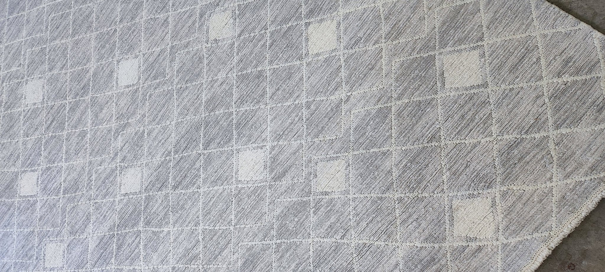 Daniella Capri 7.9x9.6 Silver & Grey Abstract Modern Hand-Knotted | Banana Manor Rug Factory Outlet