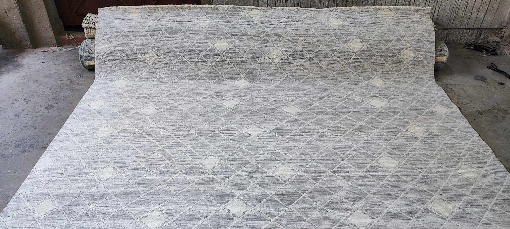 Daniella Capri 7.9x9.6 Silver & Grey Abstract Modern Hand-Knotted | Banana Manor Rug Factory Outlet