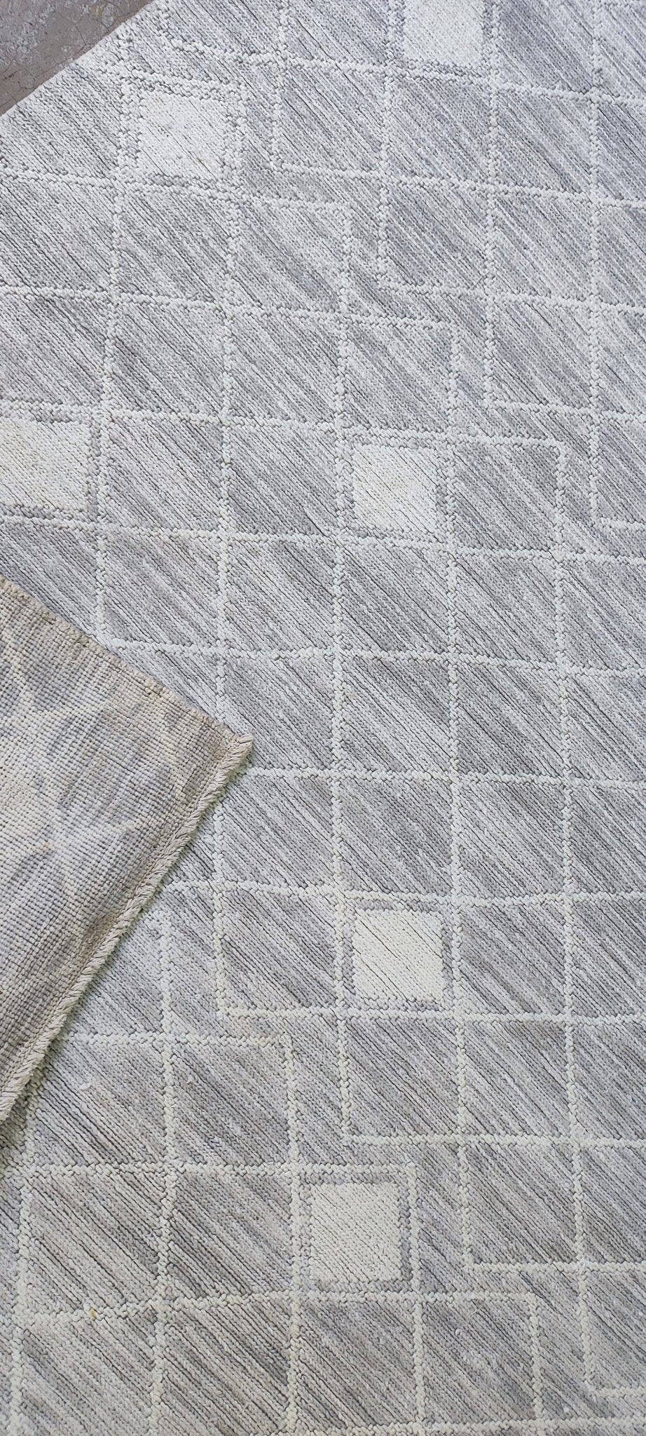 Daniella Capri 7.9x9.6 Silver & Grey Abstract Modern Hand-Knotted | Banana Manor Rug Factory Outlet