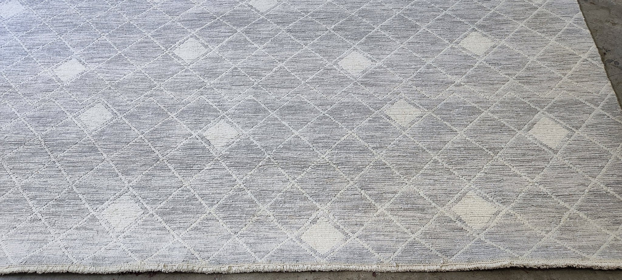 Daniella Capri 7.9x9.6 Silver & Grey Abstract Modern Hand-Knotted | Banana Manor Rug Factory Outlet