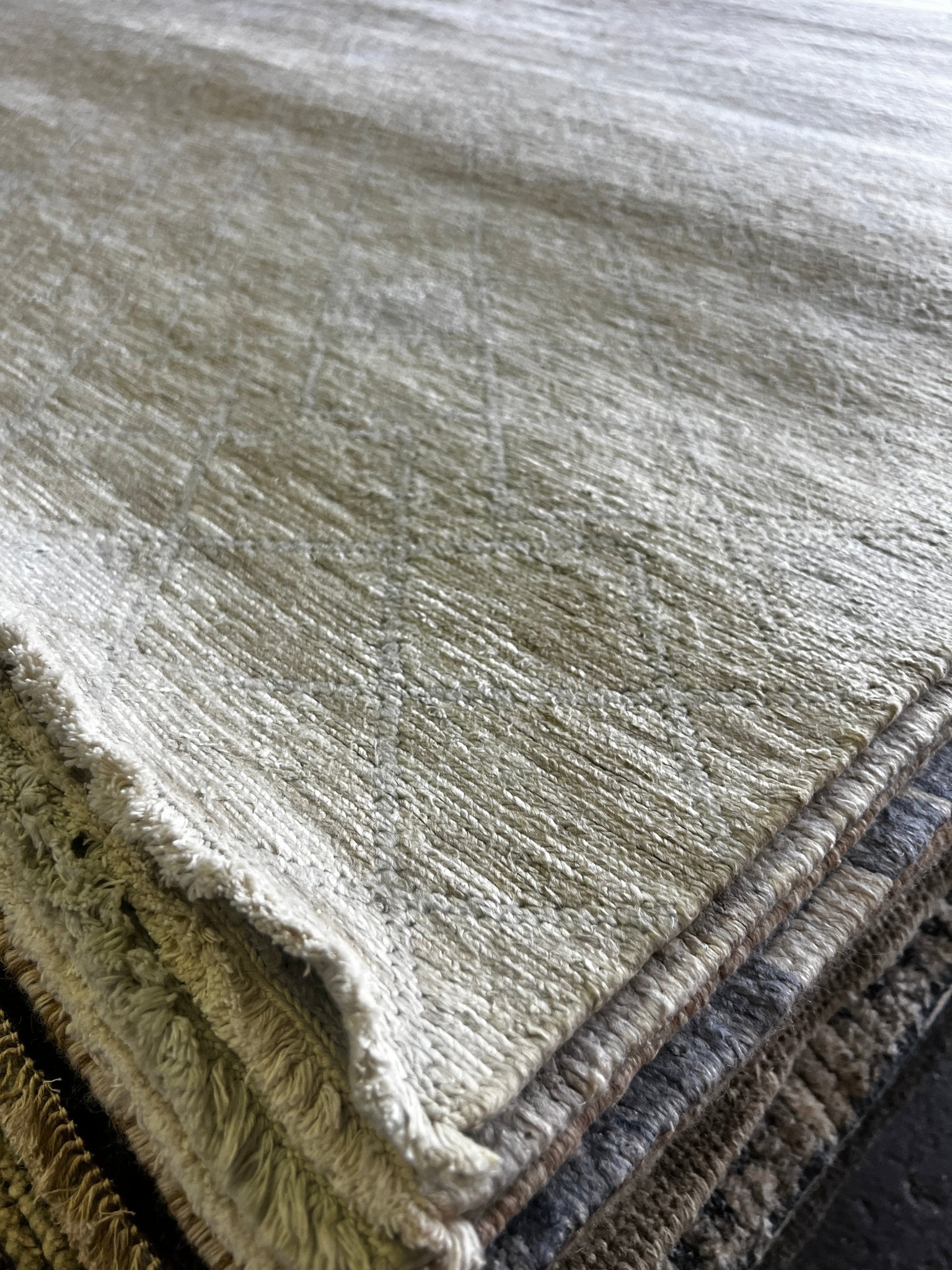 Daniella Capri 7.9x9.6 Silver & Grey Abstract Modern Hand-Knotted | Banana Manor Rug Factory Outlet