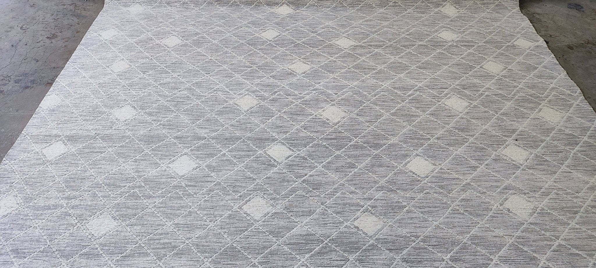 Daniella Capri 7.9x9.6 Silver & Grey Abstract Modern Hand-Knotted | Banana Manor Rug Factory Outlet