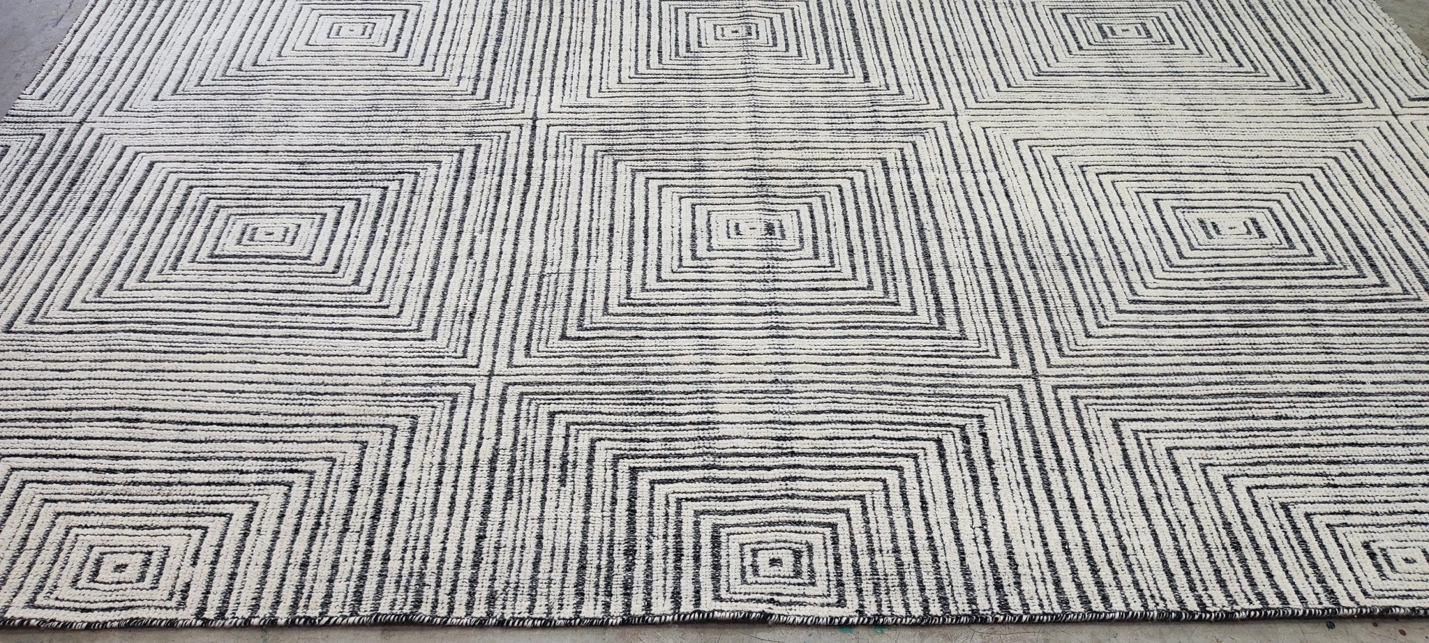 Daniil Strakhov Hand-Knotted Modern Rug Ivory and Grey High-Low 10x14 | Banana Manor Rug Company