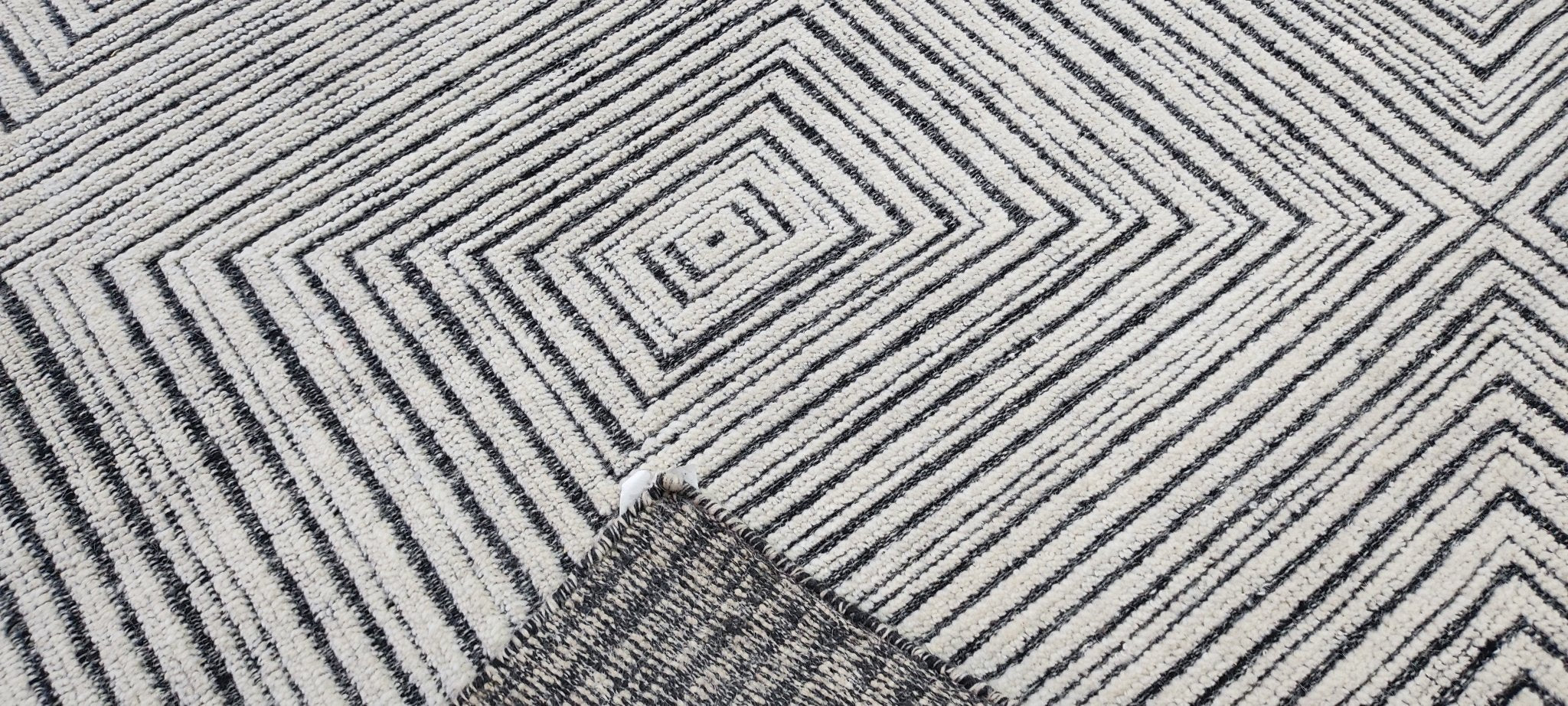 Daniil Strakhov Hand-Knotted Modern Rug Ivory and Grey High-Low 10x14 | Banana Manor Rug Company