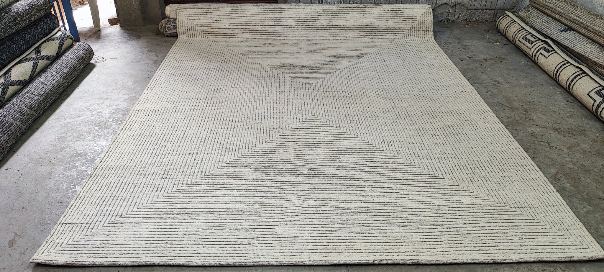 Deon 8x10 Hand-Knotted Ivory & Grey Cut Pile | Banana Manor Rug Factory Outlet