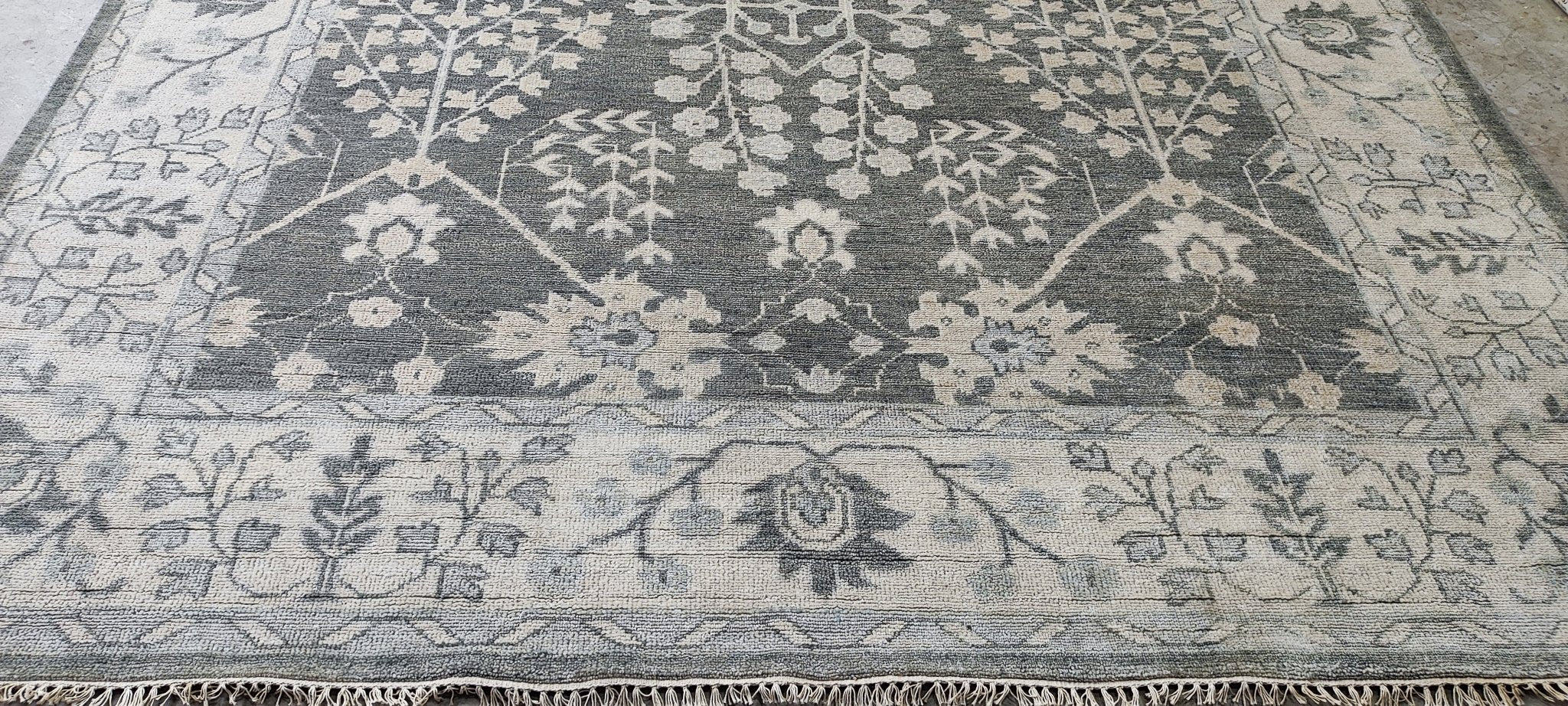 Drusilla 9x12 Dark Grey & Ivory Oushak | Banana Manor Rug Factory Outlet