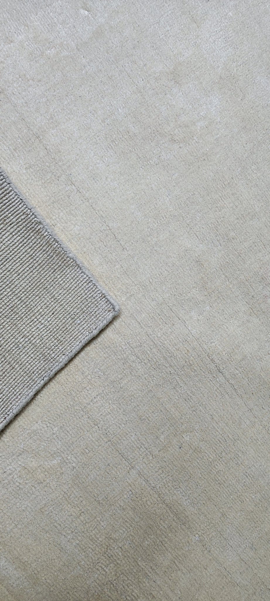 Dulce 13.6x17.6 Ivory & Cream Textured Hand Knotted | Banana Manor Rug Factory Outlet