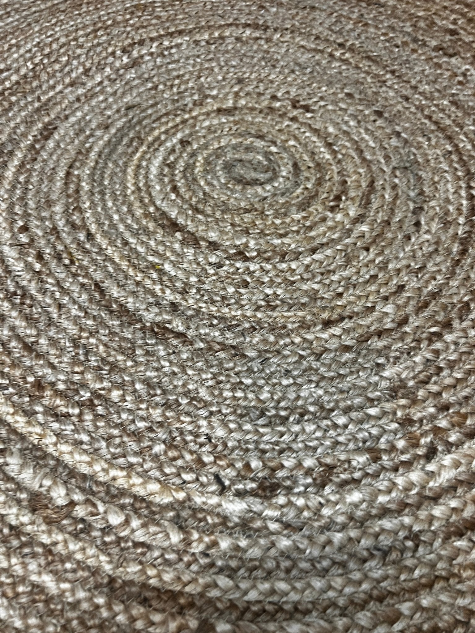 Earthy Round Jute Rug avec Striations | Banana Manor Rug Factory Outlet