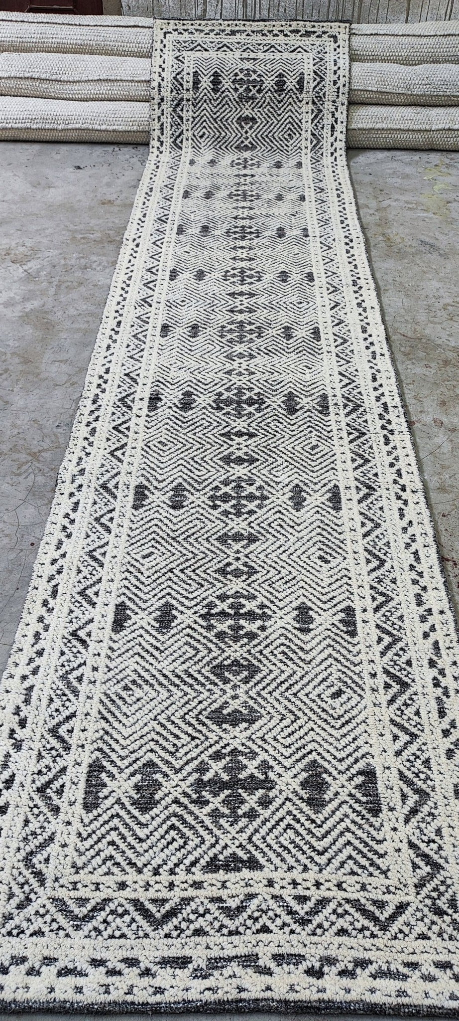 Elvis 2.9x12 Hand-Knotted Ivory & Grey Cut Pile Runner | Banana Manor Rug Factory Outlet
