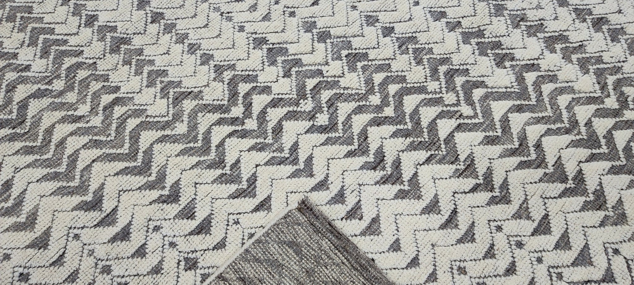 Eric 8.3x10 Hand-Knotted Silver & Grey High Low | Banana Manor Rug Factory Outlet