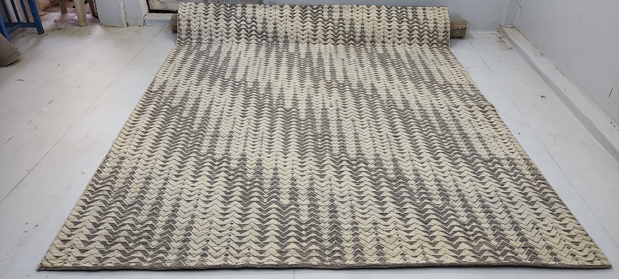 Eric 8.3x10 Hand-Knotted Silver & Grey High Low | Banana Manor Rug Factory Outlet
