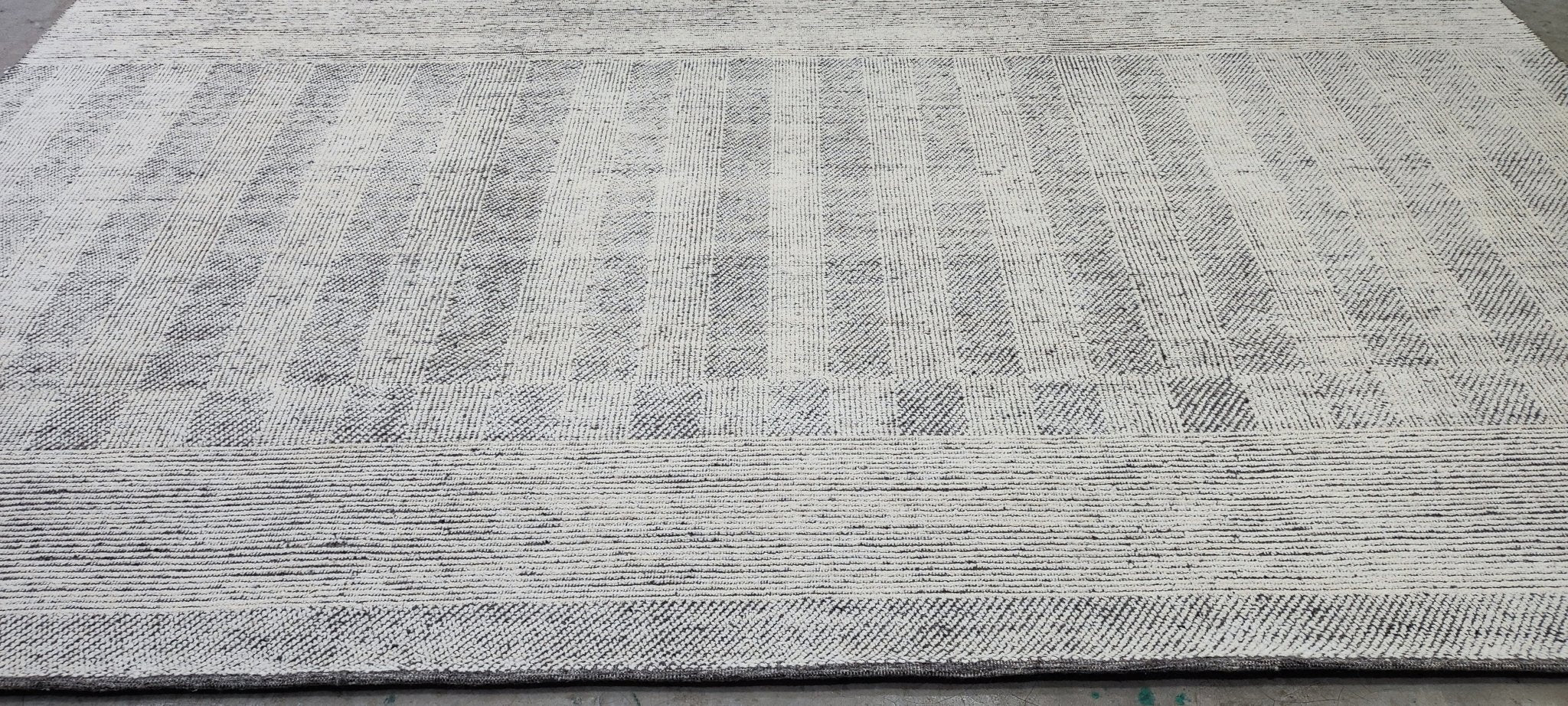 Eva Dahlbeck 12.3x15 Hand-Knotted Ivory & Silver Modern | Banana Manor Rug Factory Outlet