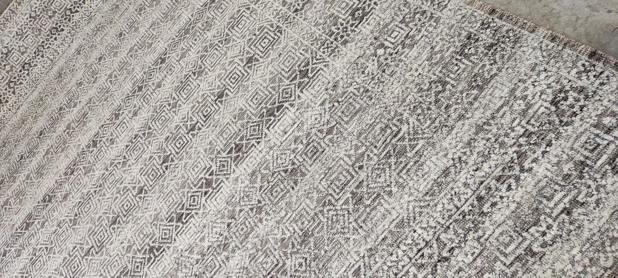 Evan 8.3x10 Hand-Knotted Ivory & Grey Cut Pile | Banana Manor Rug Factory Outlet