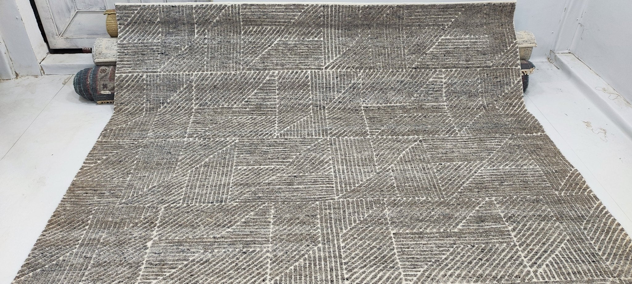 Evan 8x10 Hand-Knotted Ivory & Grey High Low | Banana Manor Rug Factory Outlet