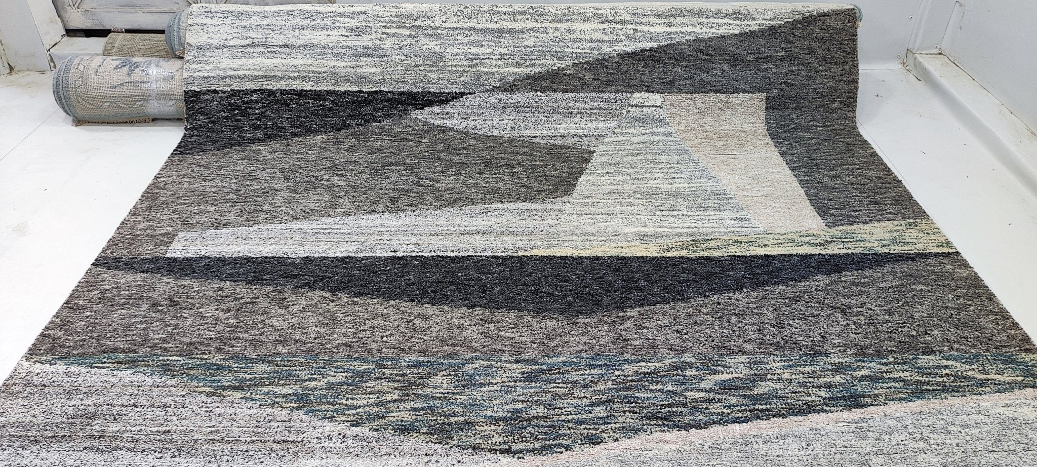 Farrell 7.9x10 Hand-Knotted Grey & Silver Modern | Banana Manor Rug Factory Outlet