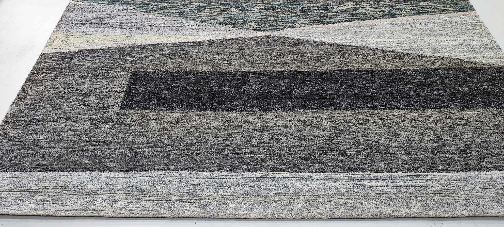Farrell 7.9x10 Hand-Knotted Grey & Silver Modern | Banana Manor Rug Factory Outlet