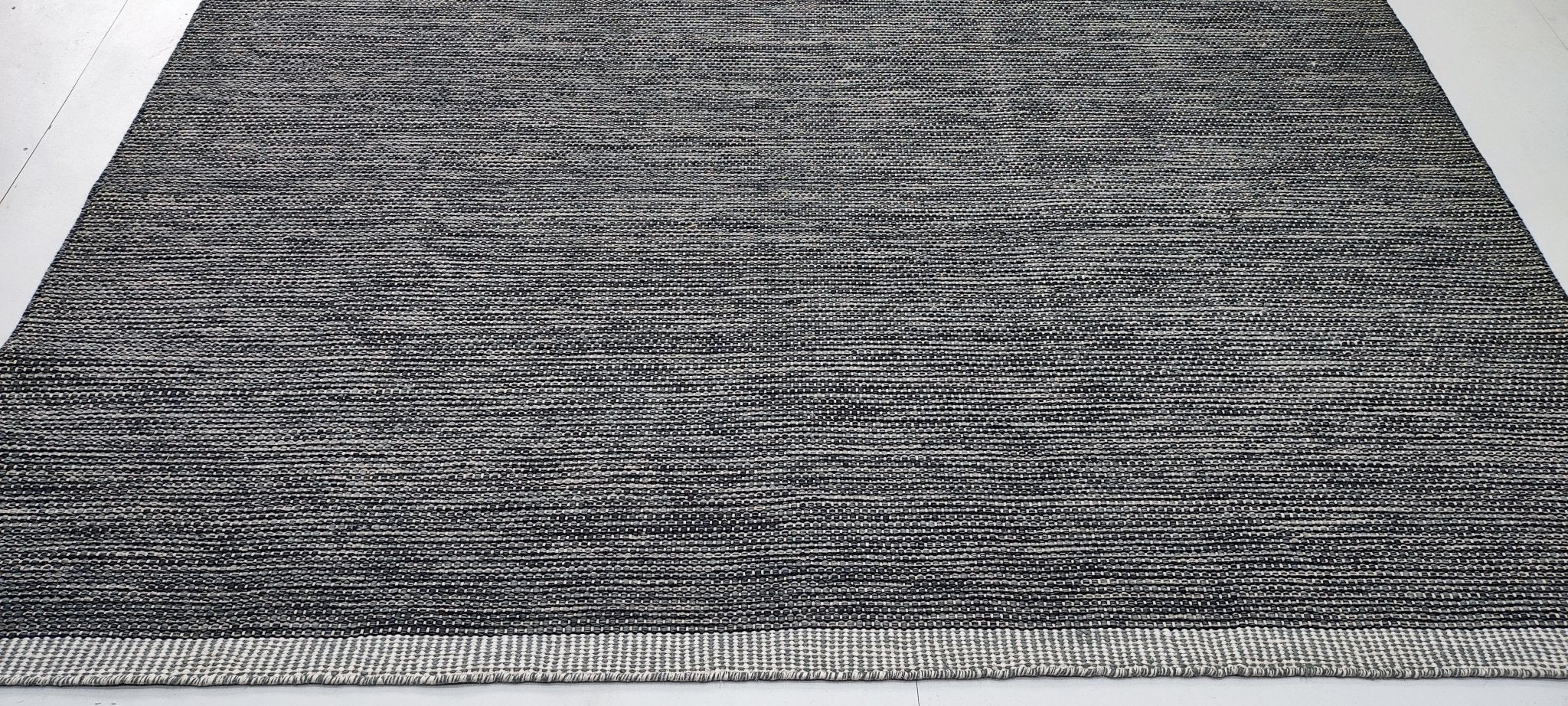Funky Uptown Krewe 8.3x10.6 Handwoven Grey Textured Durrie | Banana Manor Rug Factory Outlet