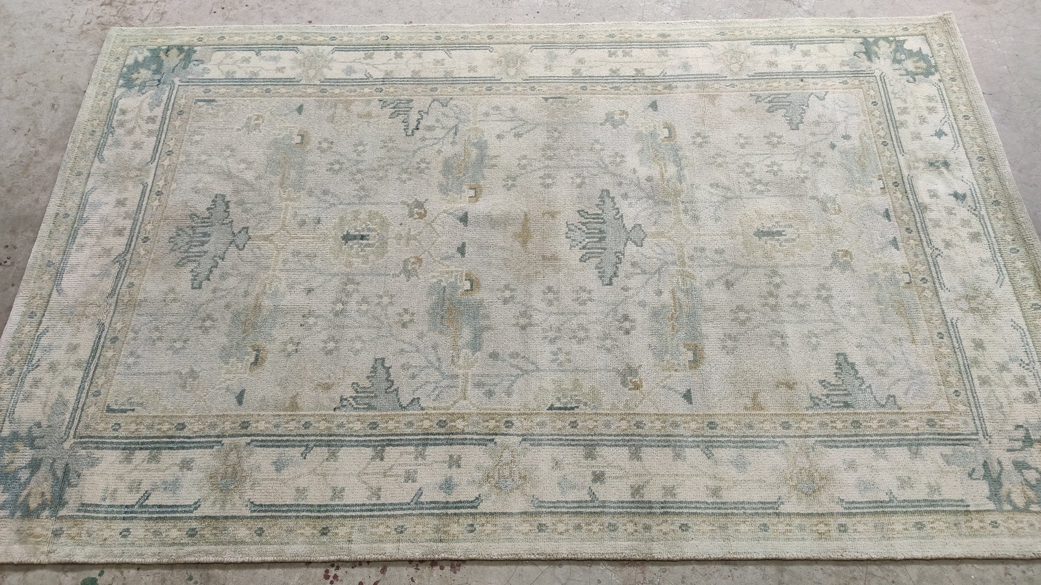 Gabrielle 5x8 Ivory and Grey Hand-Knotted Rug | Banana Manor Rug Company