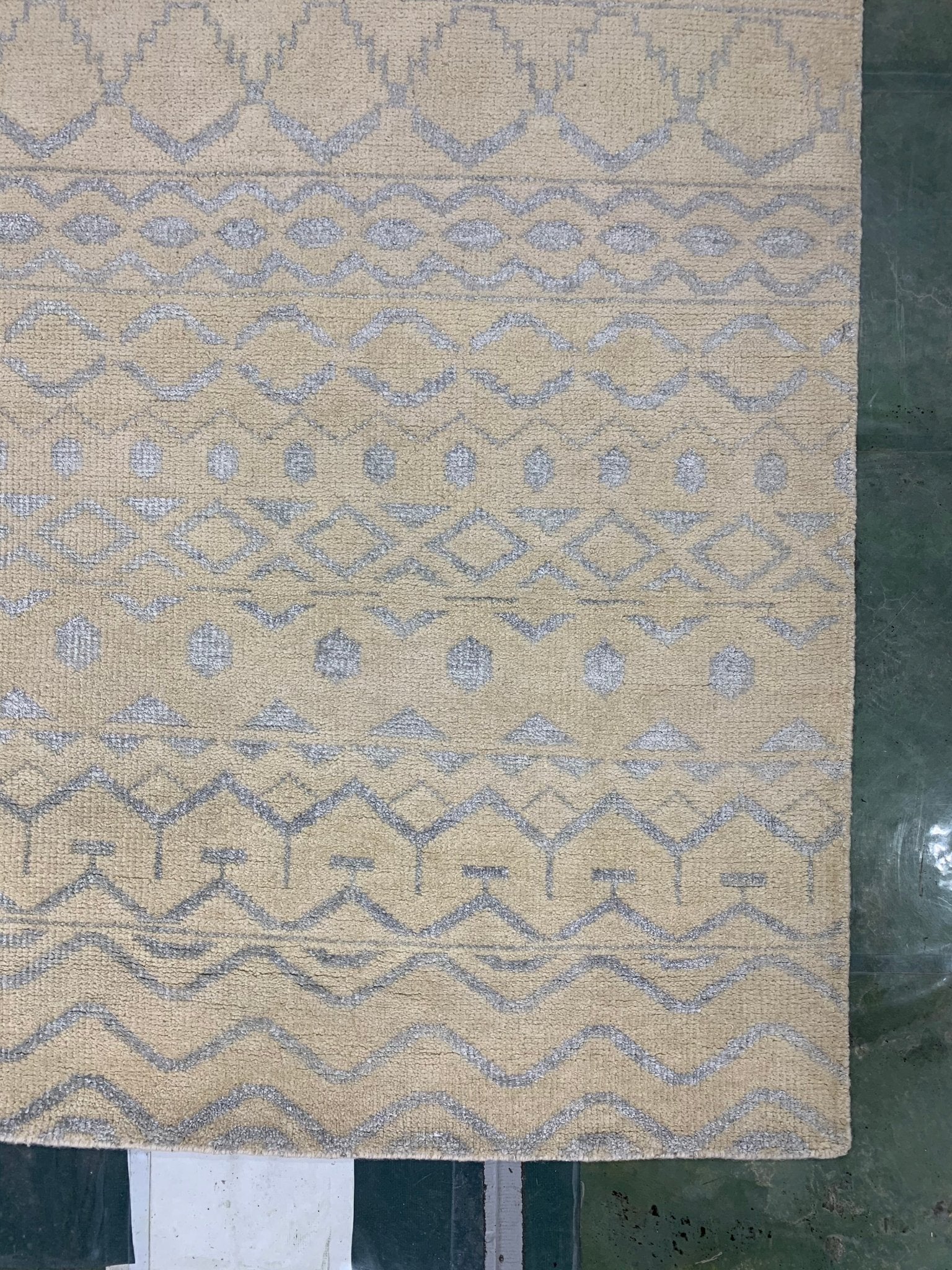 George Modern Ivory/Silver 8.3x10 Hand Knotted Wool Rug | Banana Manor Rug Company