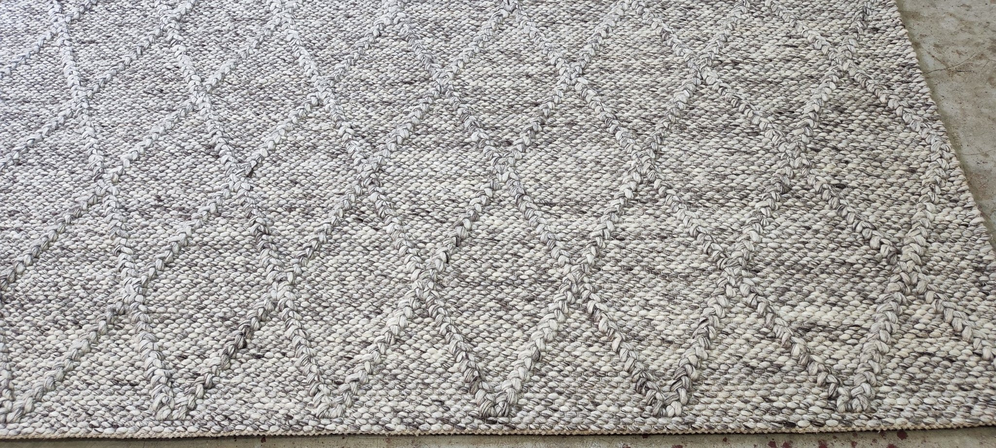 Gerri 6.6x9.3 Handwoven Wool Durrie Natural/Grey Geometrical | Banana Manor Rug Factory Outlet