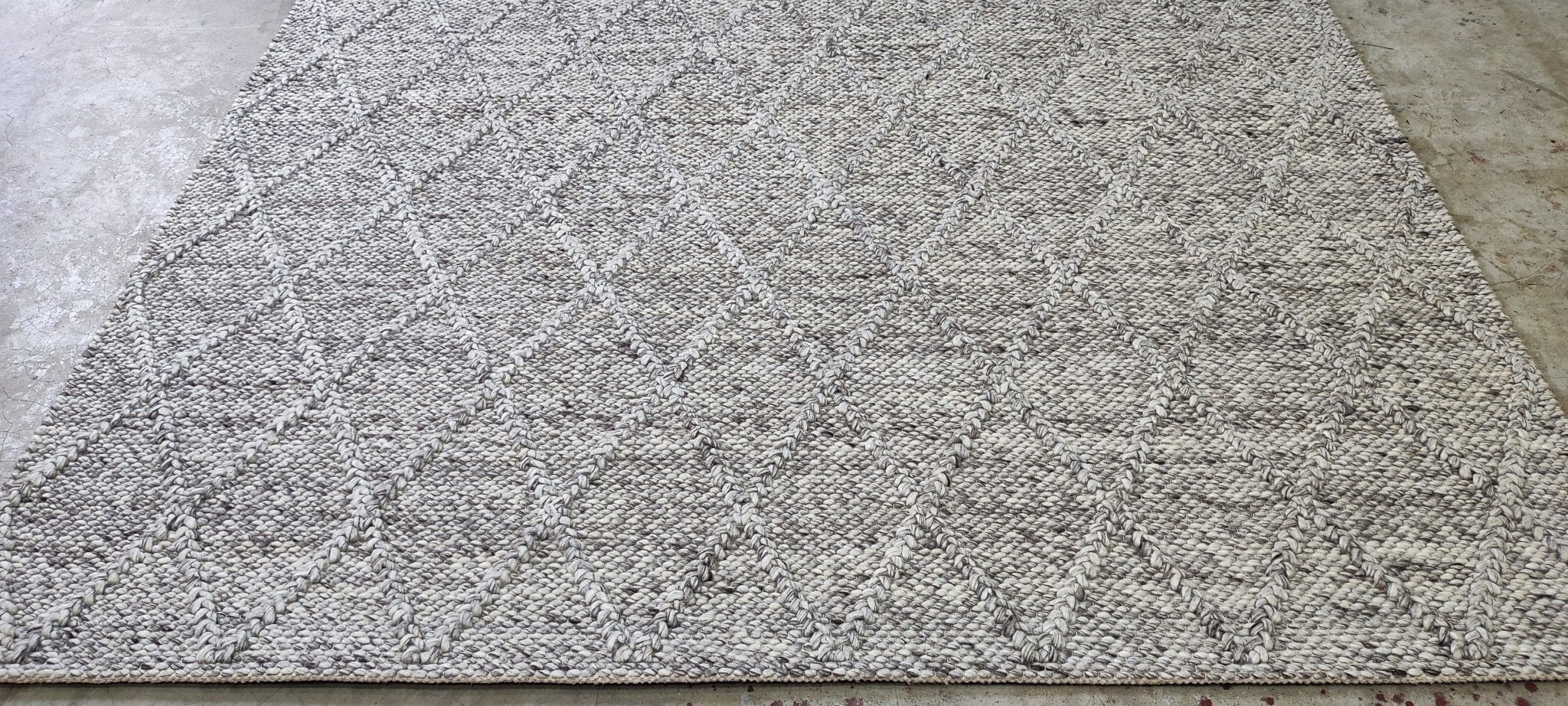 Gerri 6.6x9.3 Handwoven Wool Durrie Natural/Grey Geometrical | Banana Manor Rug Factory Outlet