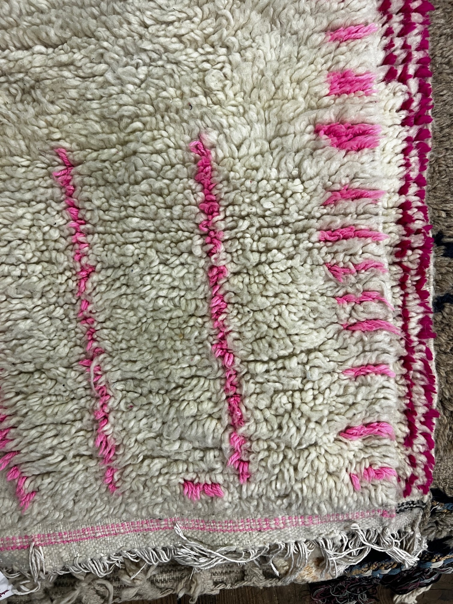 Glitzen 1.8x9.5 White and Pink Handwoven Moroccan Runner | Banana Manor Rug Company