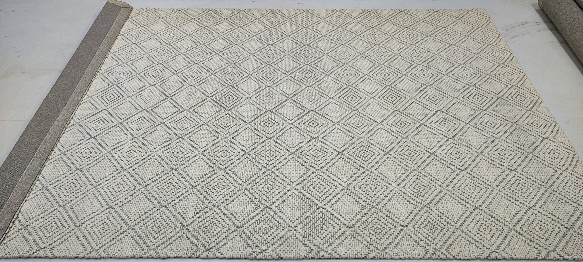 Gloria Delgado-Pritchett 6x9 Handwoven Ivory & Grey Jacquard Durrie | Banana Manor Rug Factory Outlet