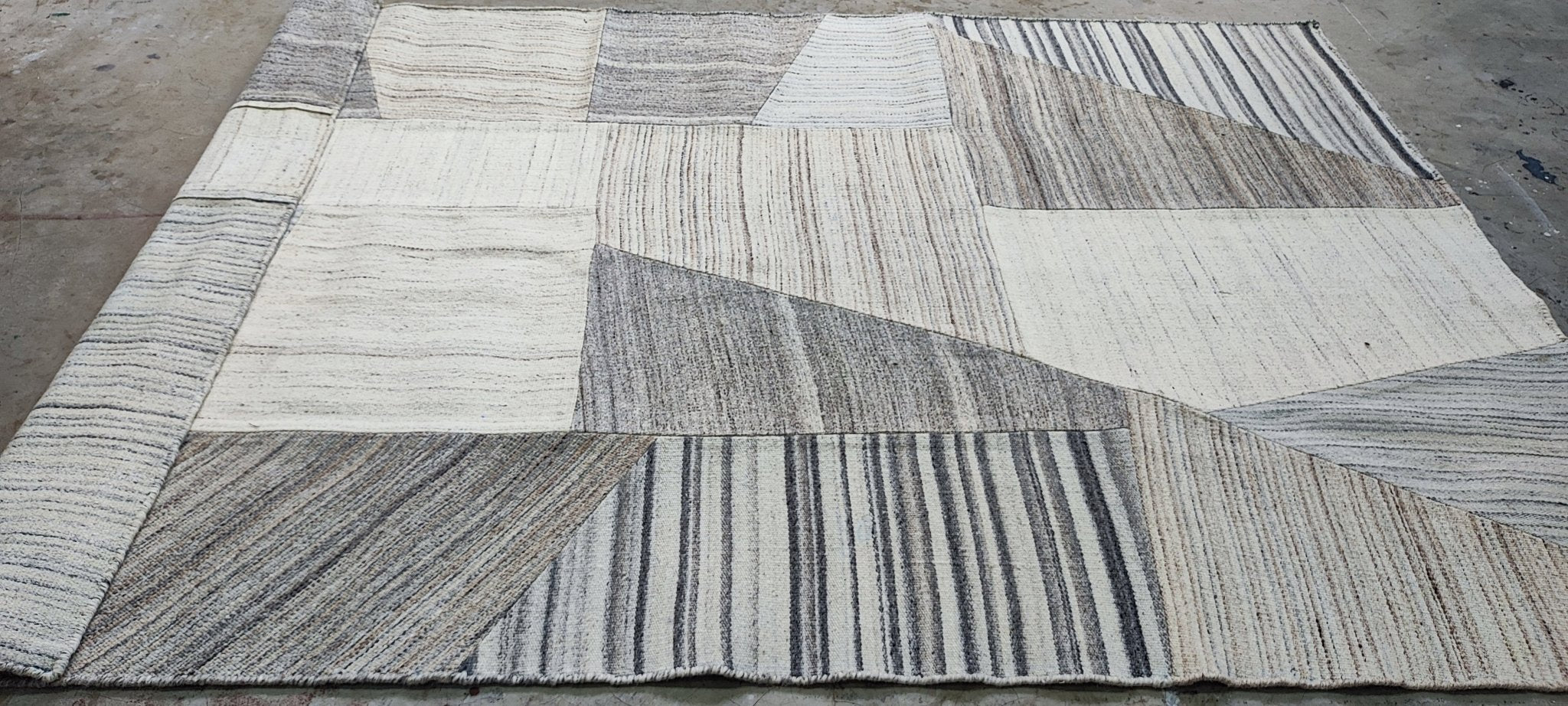 Gris-Gris 5.3x7.6 Handwoven Natural Patch | Banana Manor Rug Factory Outlet