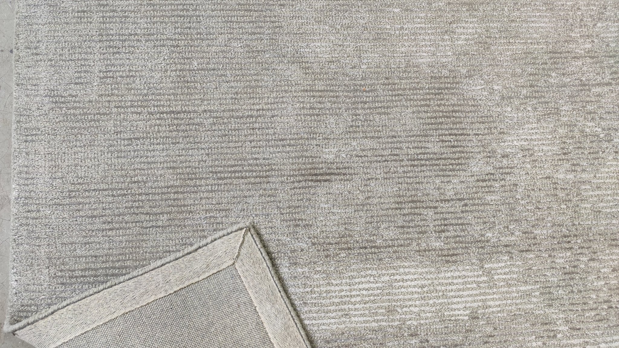 Gry Bay Grey Beige Hand-Tufted Rug | Banana Manor Rug Company