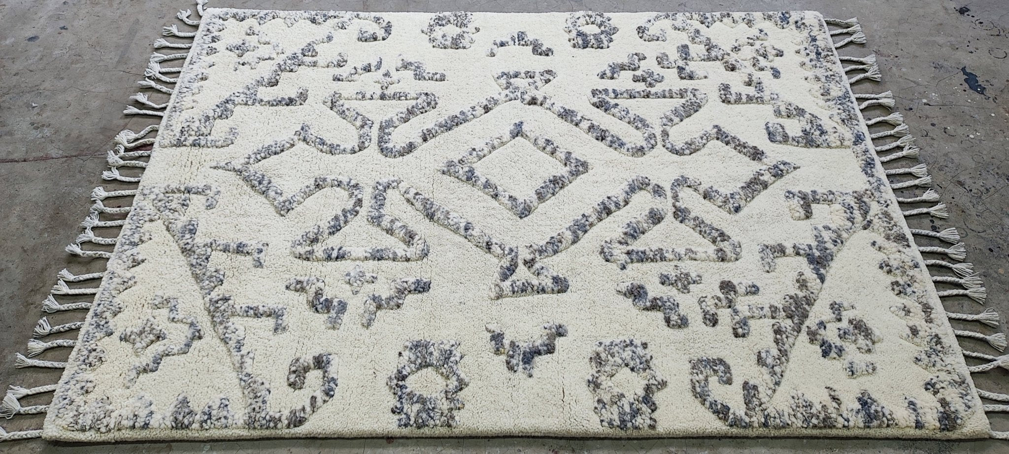 Hanna 4.3x6 Ivory & Grey High Low Hand Knotted | Banana Manor Rug Factory Outlet