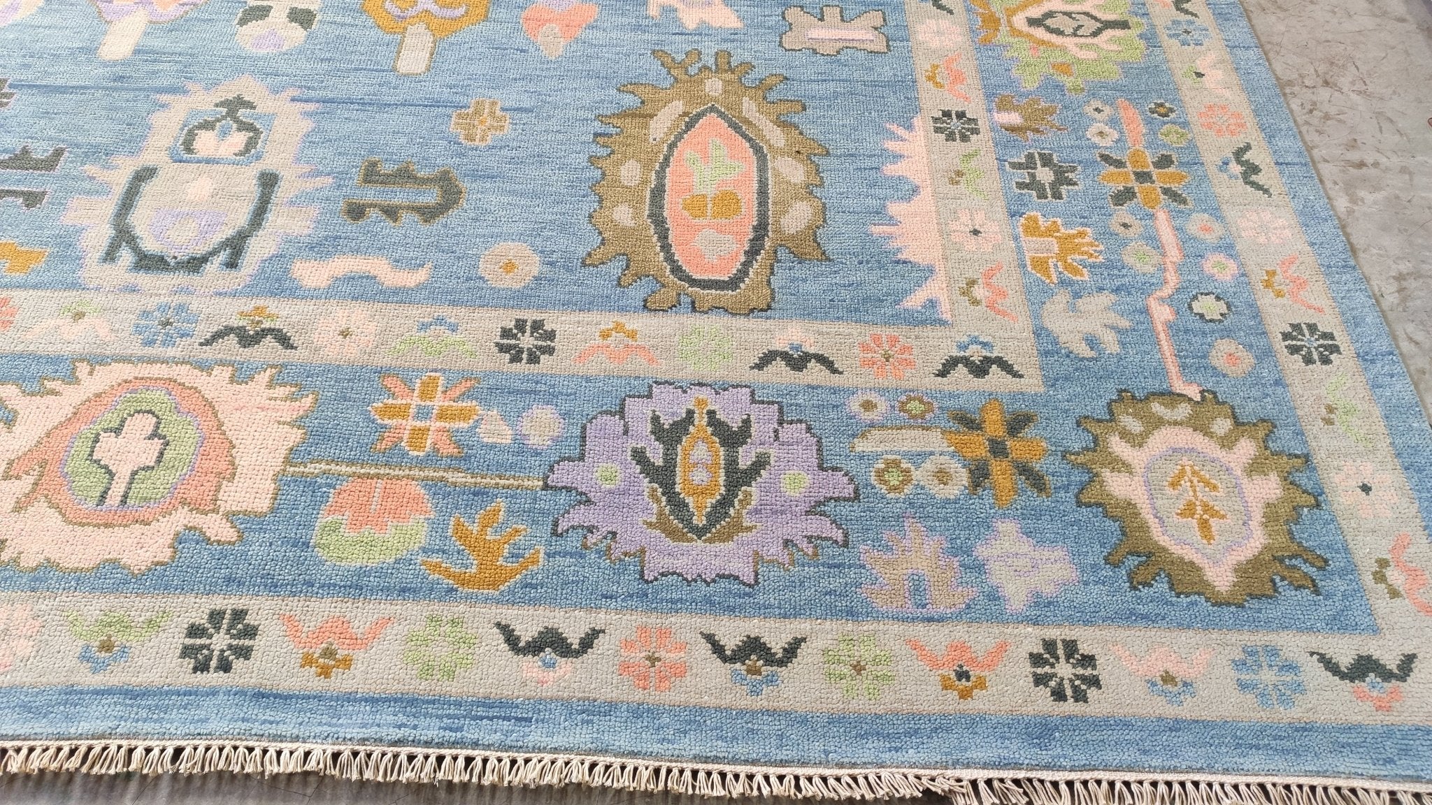 https://bananamanor.com/cdn/shop/products/harwood-10x139-blue-hand-knotted-oushak-rug-546261.jpg?v=1683158327