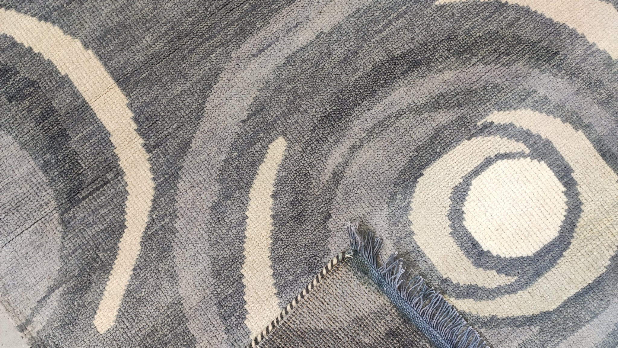 Hasina 5x8 Grey Hand-Knotted Modern Rug | Banana Manor Rug Factory Outlet