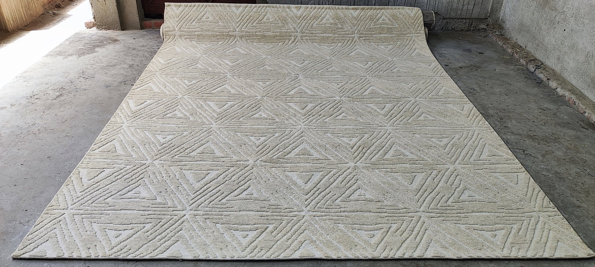 Hazzard 8x10 Hand-Knotted Ivory Cut Pile | Banana Manor Rug Factory Outlet