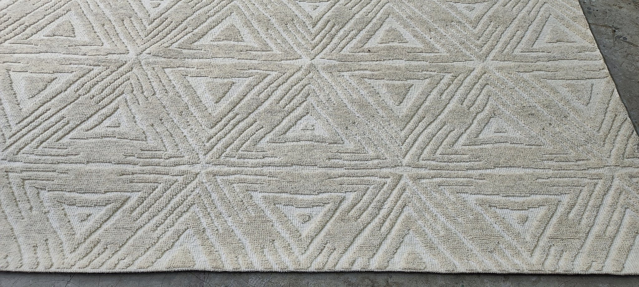 Hazzard 8x10 Hand-Knotted Ivory Cut Pile | Banana Manor Rug Factory Outlet