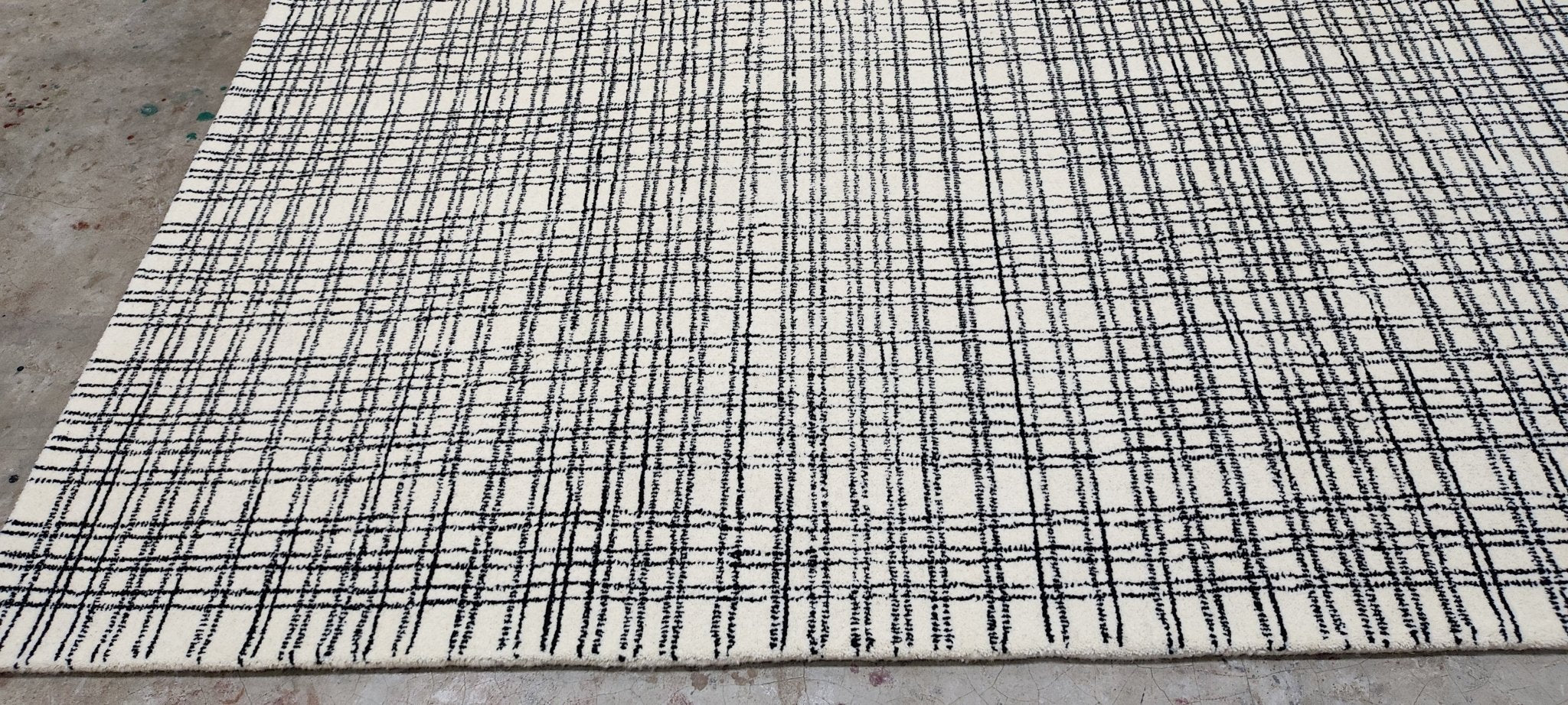 Helen Turner 5x8 Hand-Tufted Ivory & Black Modern | Banana Manor Rug Factory Outlet